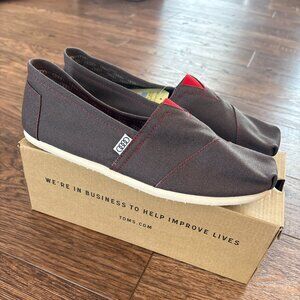 NWT Audi Toms size 10